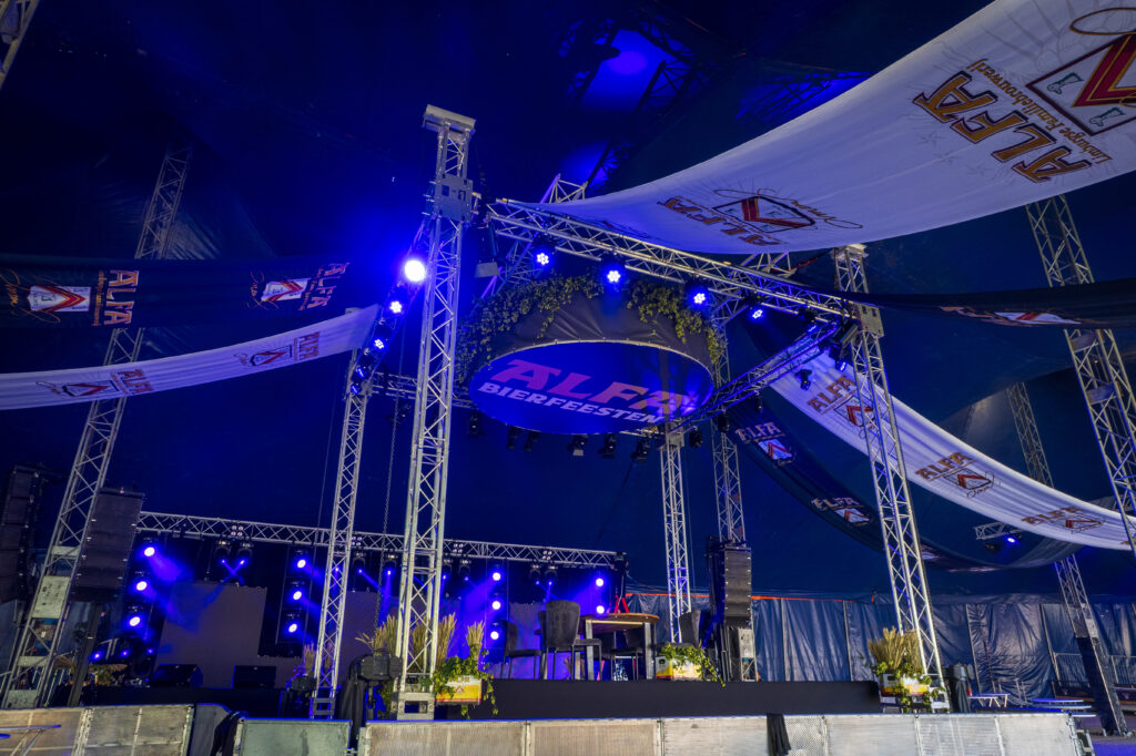 Podiumdoeken voor de Alfa bierfeesten